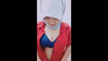 Aksi Jilbab Mobil Bergoyang Parkiran Gelap